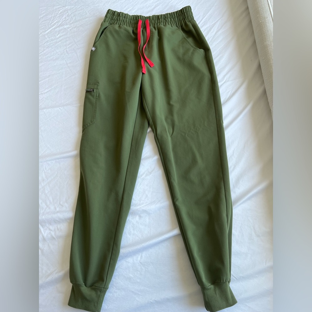 FIGS High-Waisted Zamora Scrub pants - Small Regular DARK OLIVE